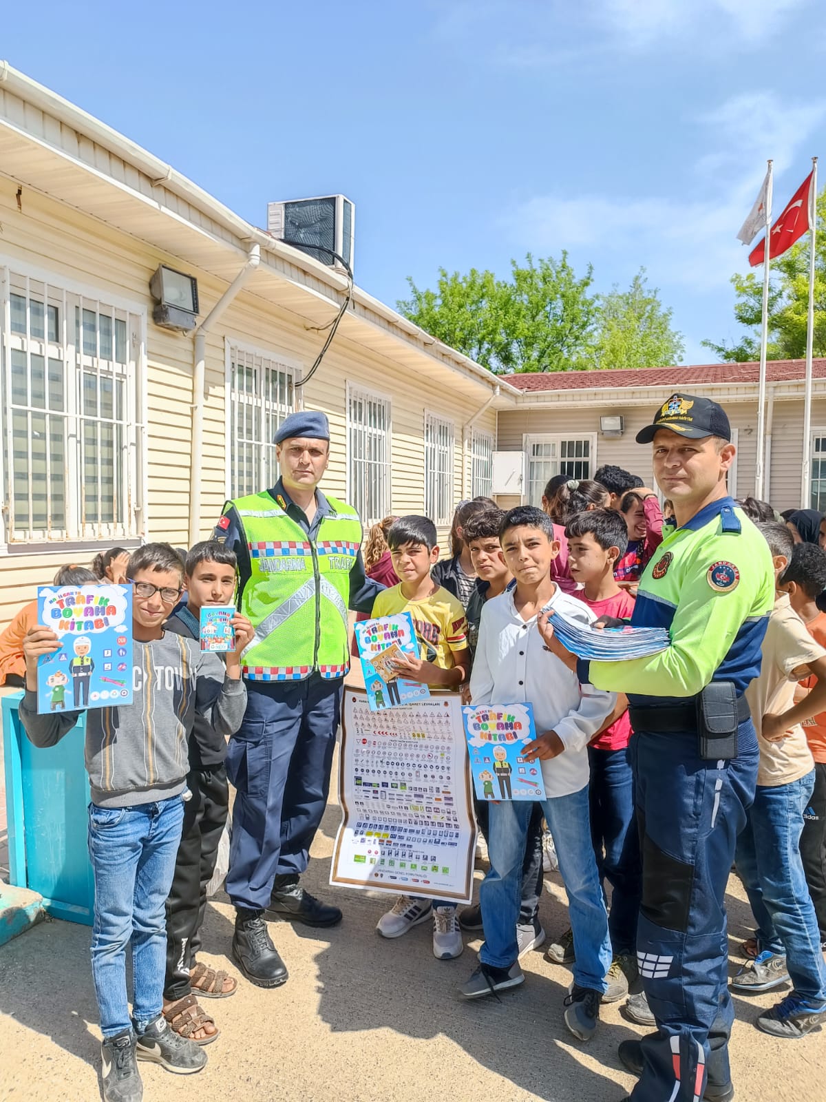 ilce-jandarma-komutanligindan-trafik-haftasi-etkinligi